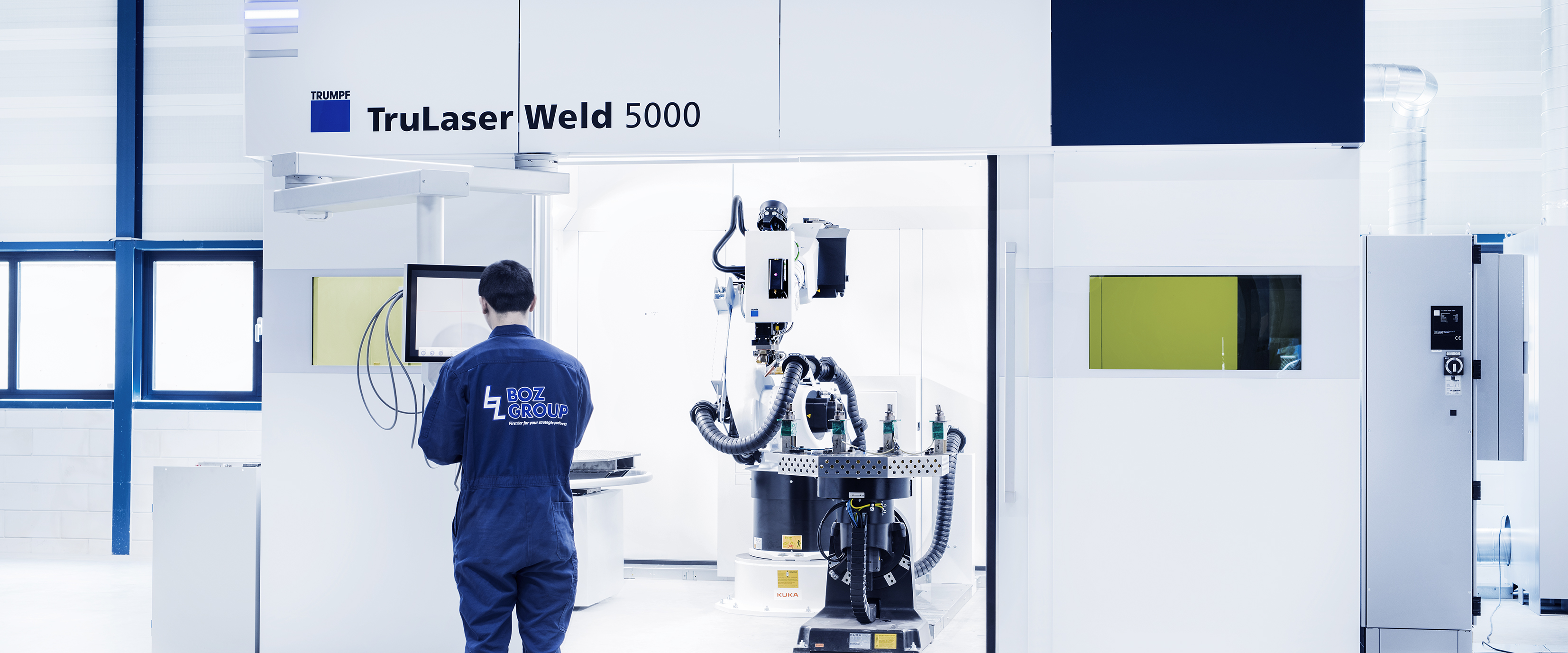 0396BOZ Group-nieuw-high-key-blauw-beelduitsnede-web