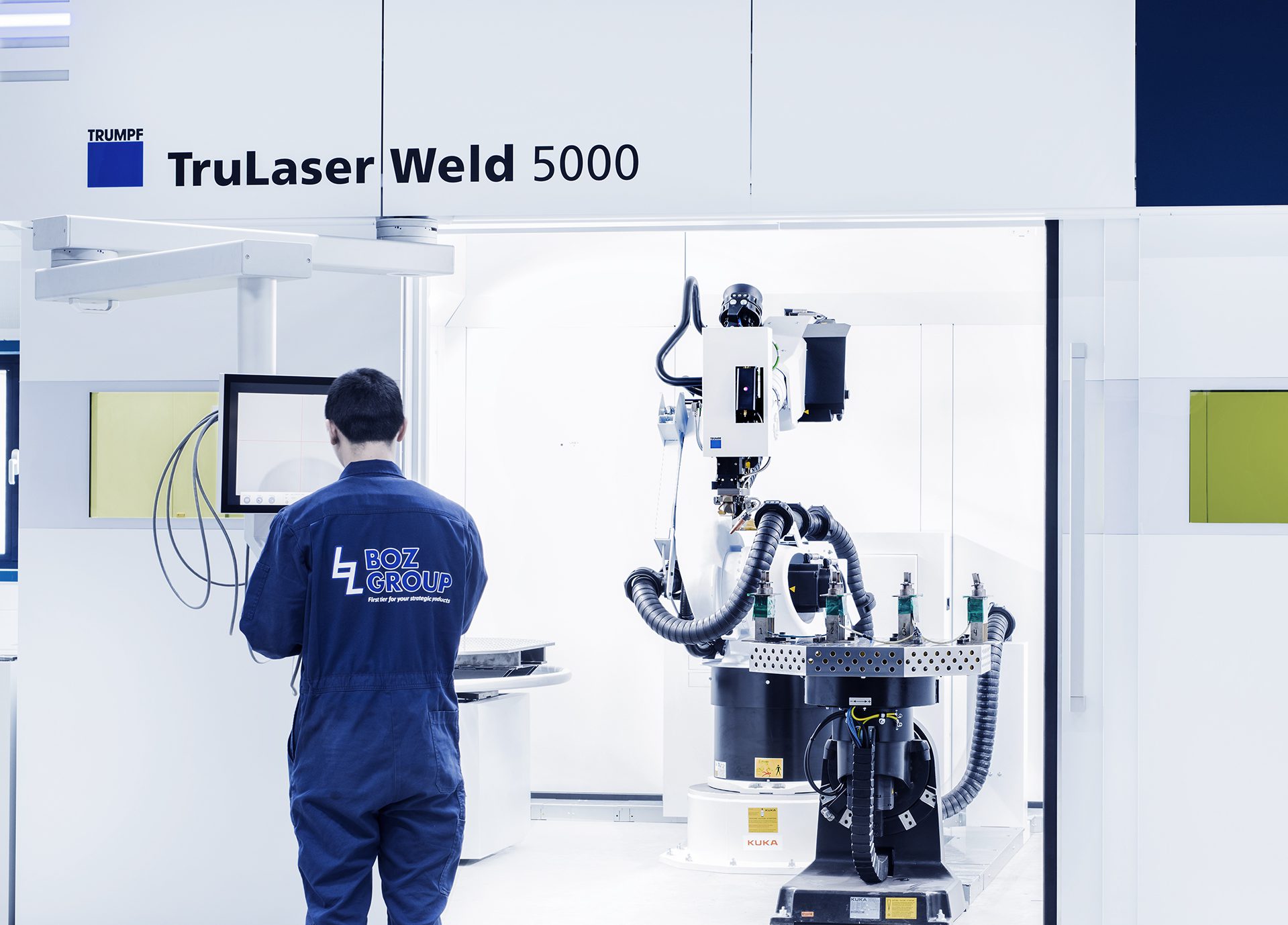 0396BOZ-Group-nieuw-high-key-blauw-beelduitsnede-web-aspect-ratio-376-270