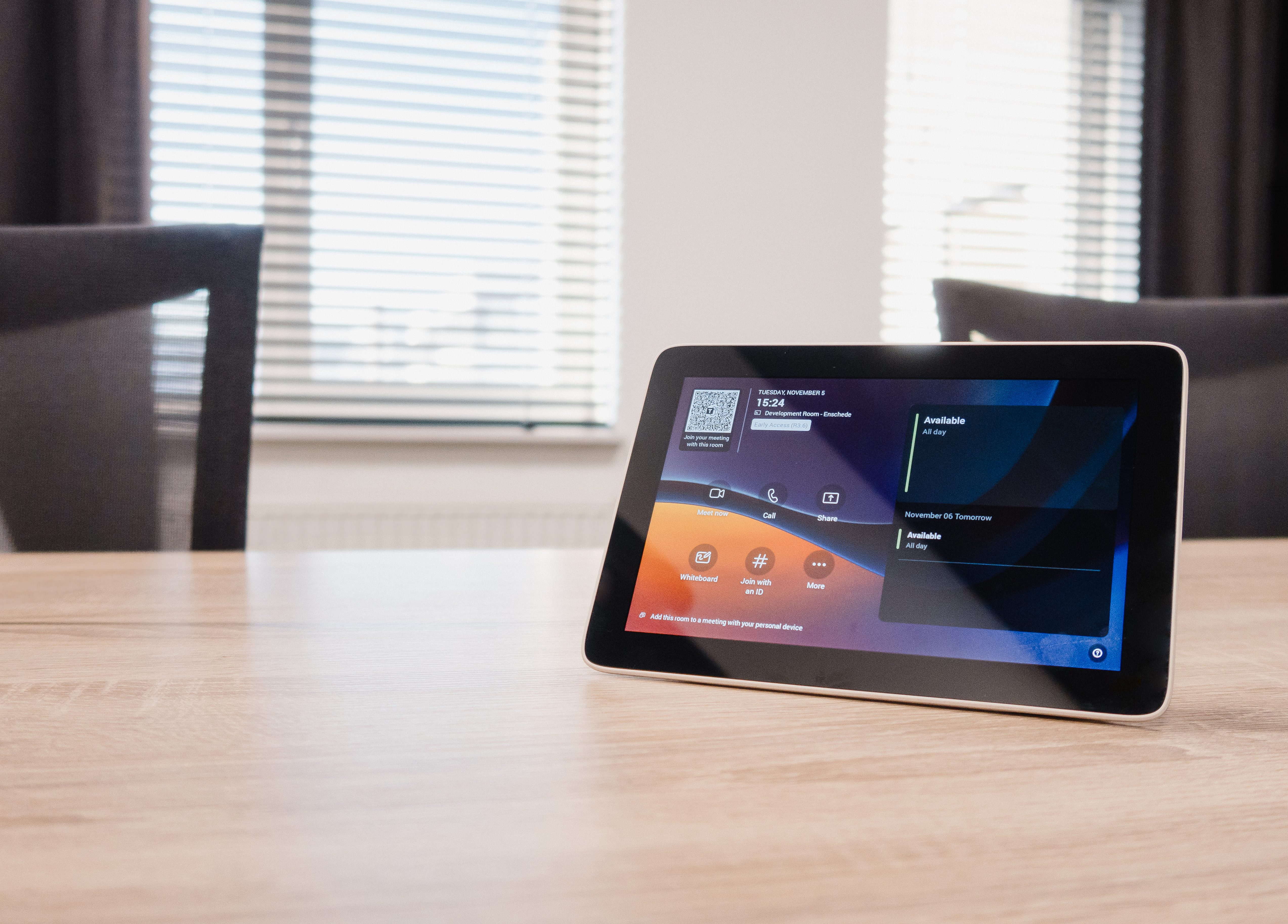 Interstellar-Display_LR-aspect-ratio-376-270