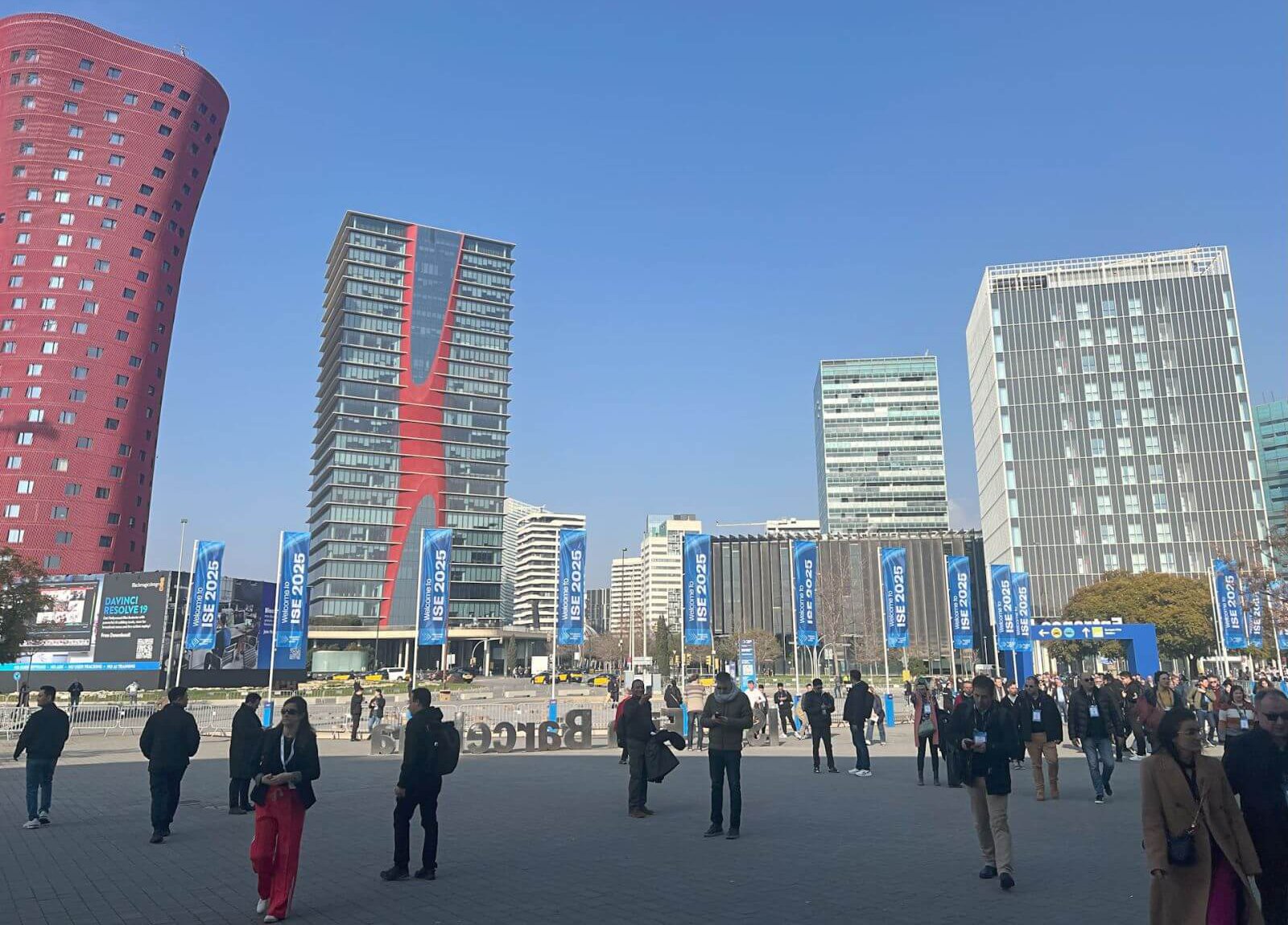 1-aspect-ratio-376-270